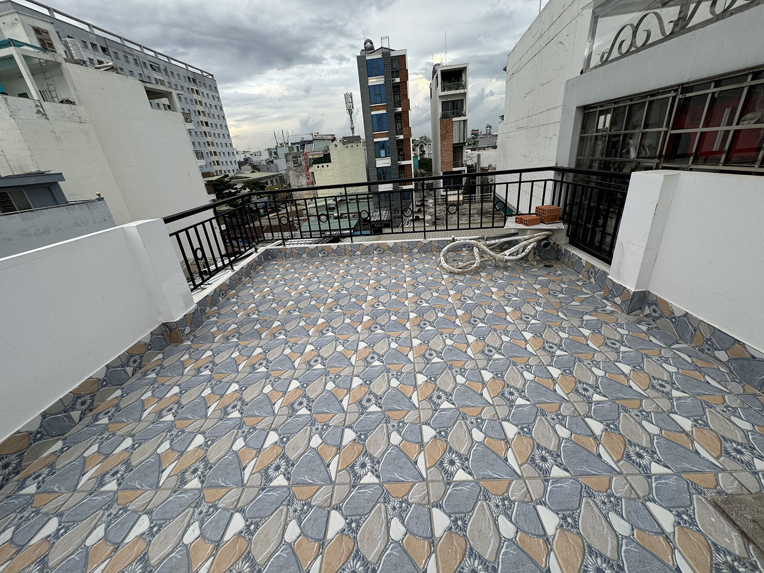 Nhà phố 3 lầu (4mx12,5m=50m2) 5 phòng ngủ hẻm ôtô 7 chỗ khu đồng bộ Nguyễn Thượng Hiền, Bình Thạnh